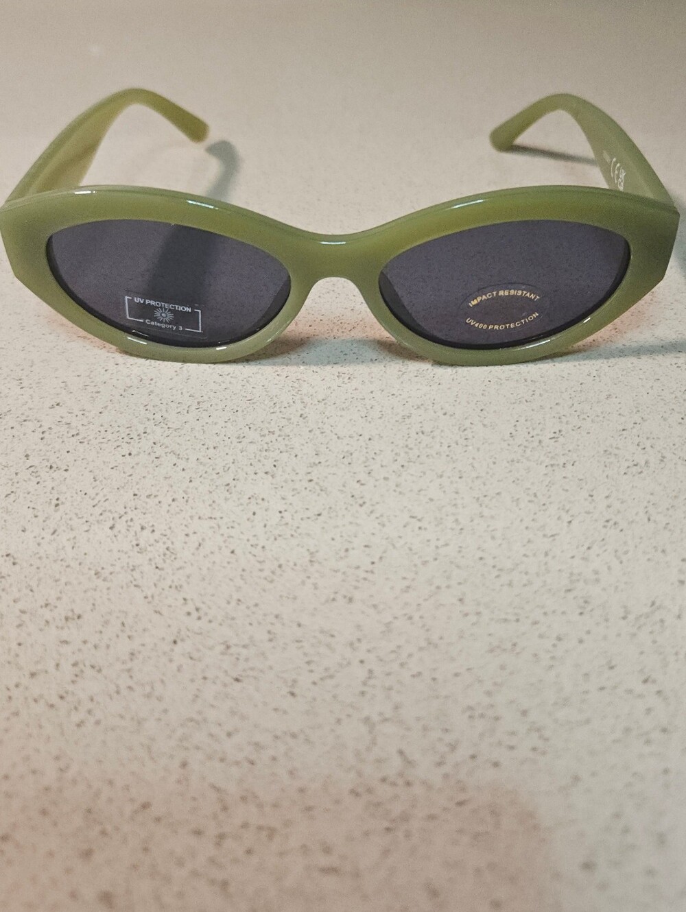 😎 Retro Olive Green Oval Sunglasses UV400 Category 3 Smoke Lenses